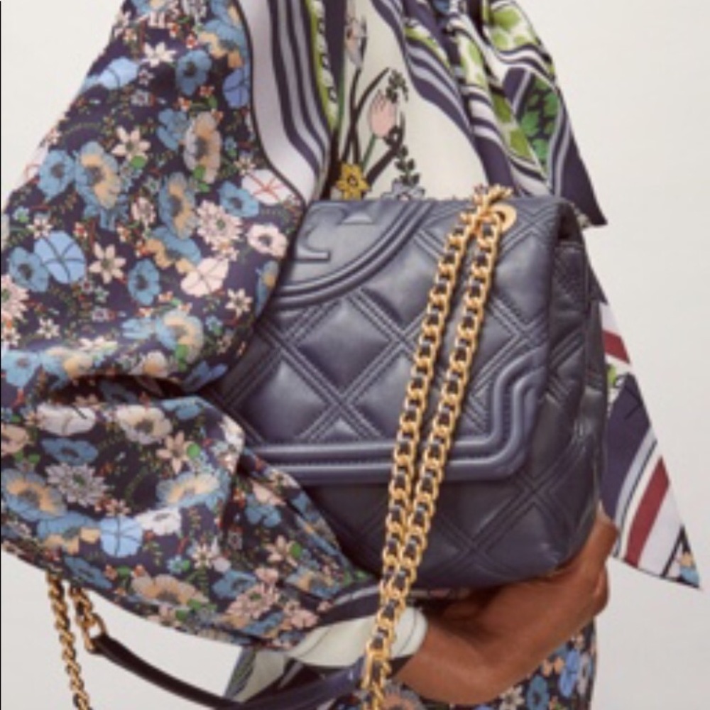 🌟🌸TORY BURCH🌸🌟navy/gold handbag🌟✨✨🌸✨🌟🎊 - Picture 1 of 8